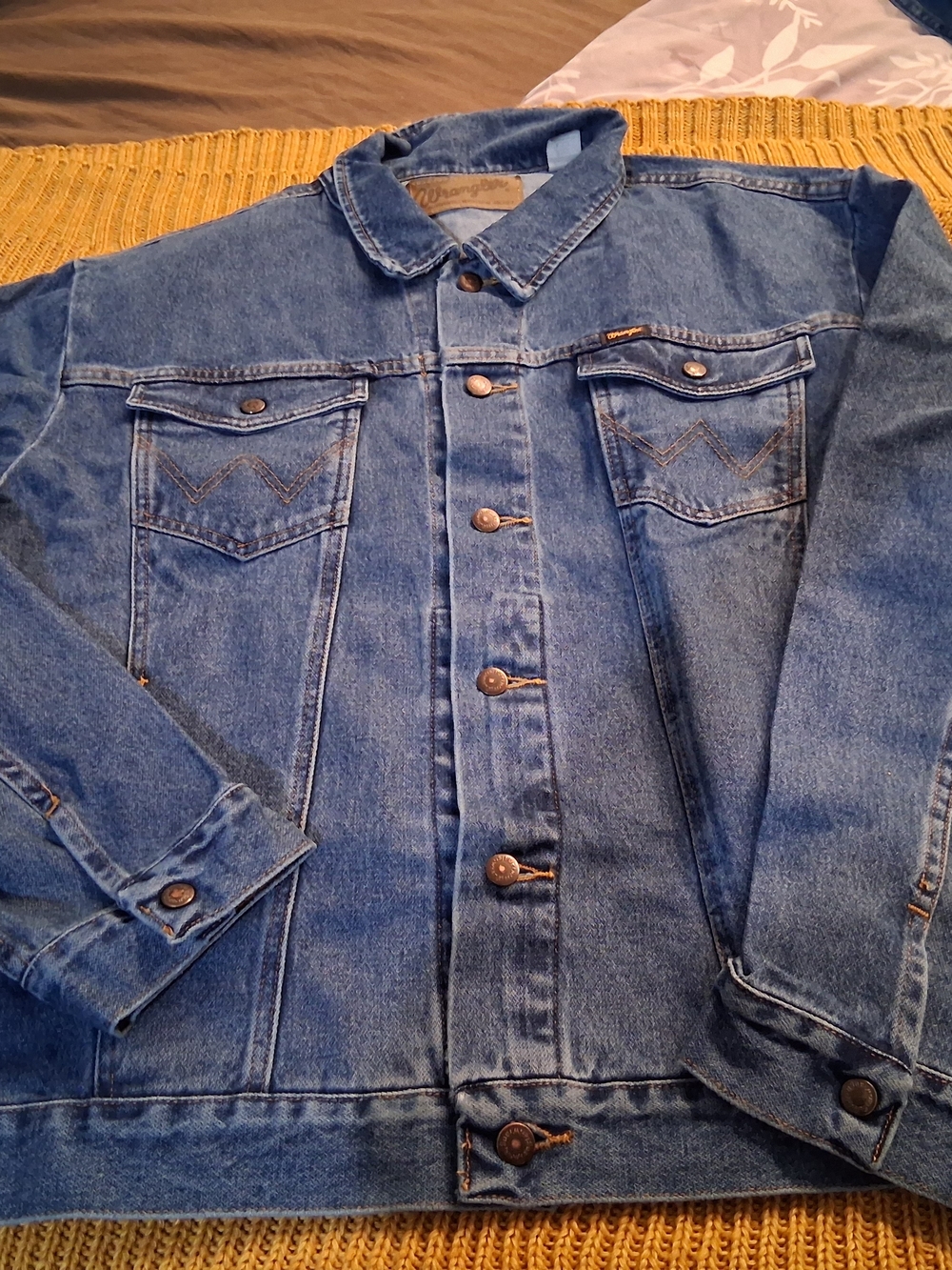 Wtanglet Classic Blue Denim Jacket for Men - Casual Trucker Style